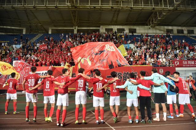 意甲半场：弗格森多次造险，罗马0-0科莫（意甲半场：弗格森屡造险情，罗马暂0-0科莫）