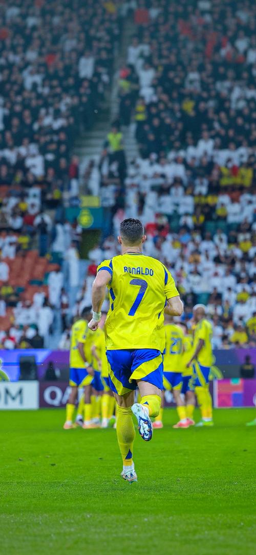 德劳伦蒂斯：现在取得的成就比肩马拉多纳？没有人能达到他的高度（德劳伦蒂斯：当下成绩能否比肩马拉多纳？他的高度无人可及）