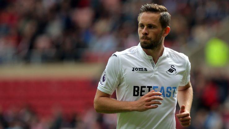 沙特vs阿联酋的下半场比赛因突降暴雨+冰雹暂中断，归赛时间暂未定（沙特与阿联酋之战下半场遭暴雨冰雹打断，复赛时间待定）