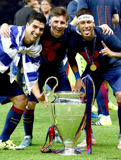 巴西甲前瞻：帕尔梅拉斯遭遇两连败，维多利亚客场状态低迷（巴甲前瞻：帕尔梅拉斯连败承压 维多利亚客场依旧低迷）