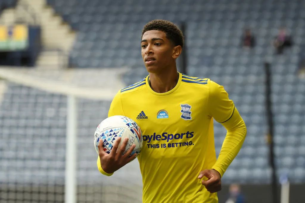 金球奖后再戴冠！登贝莱荣膺2025年FIFA年度最佳球员（金球加身再封王！登贝莱当选2025年FIFA年度最佳球员）