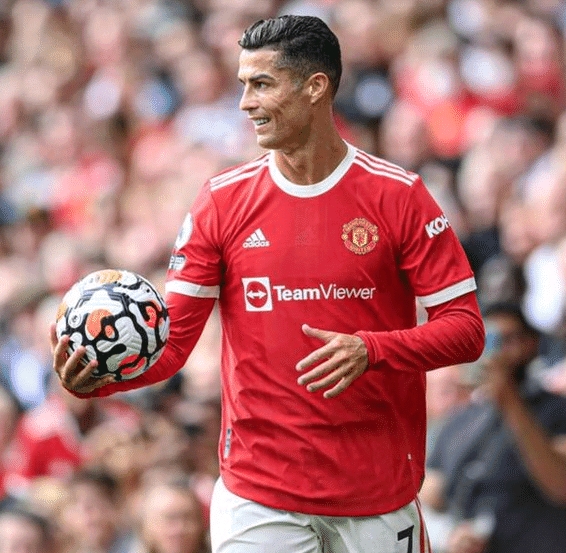 毛彪附体！四川一高校辅导员单刀面对大空门滑倒滚进球网