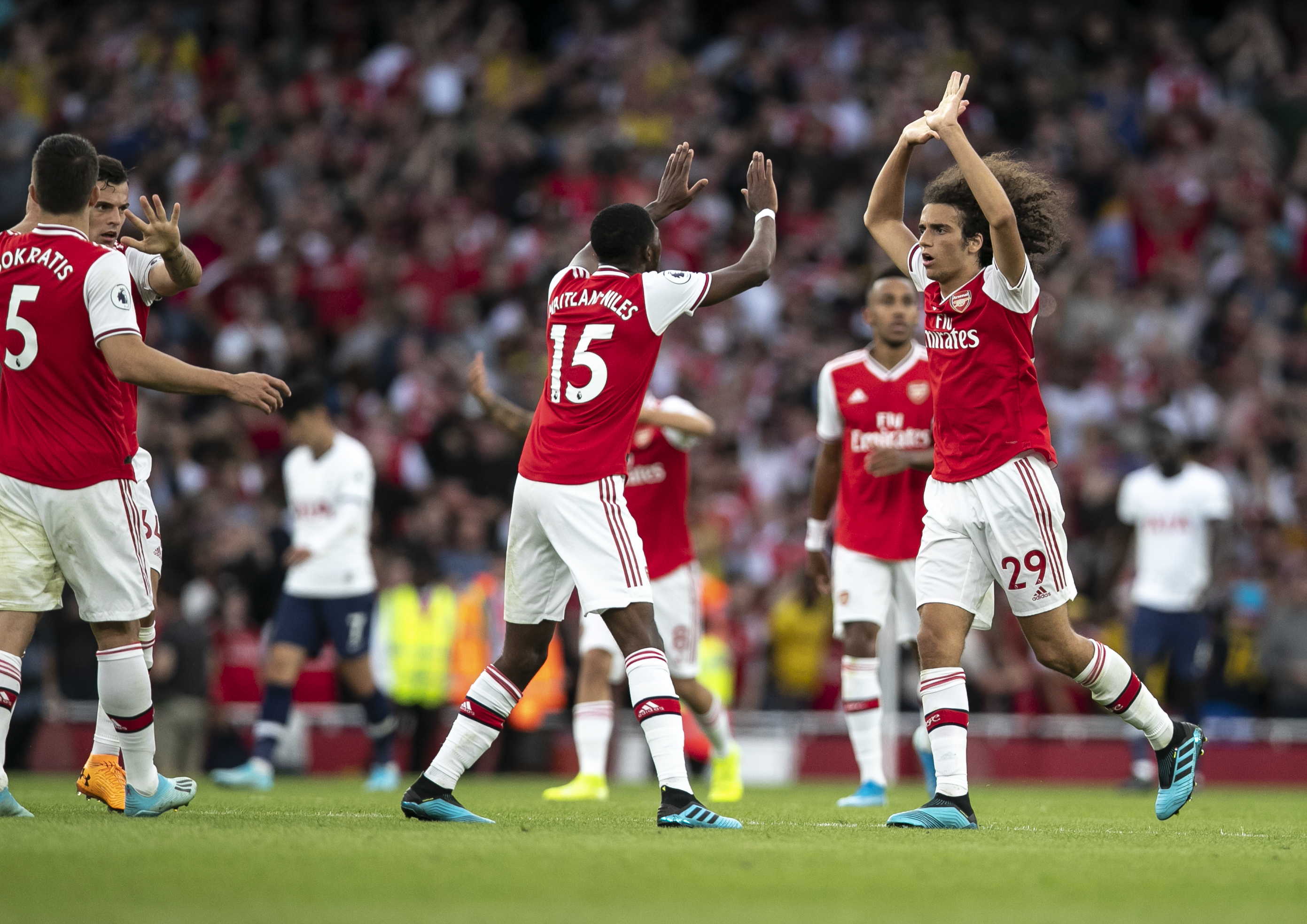 范加尔：如果阿贾克斯听我的，他们将在两三年内恢复正常（范加尔：若阿贾克斯采纳我的建议，两三年内就能重回正轨）