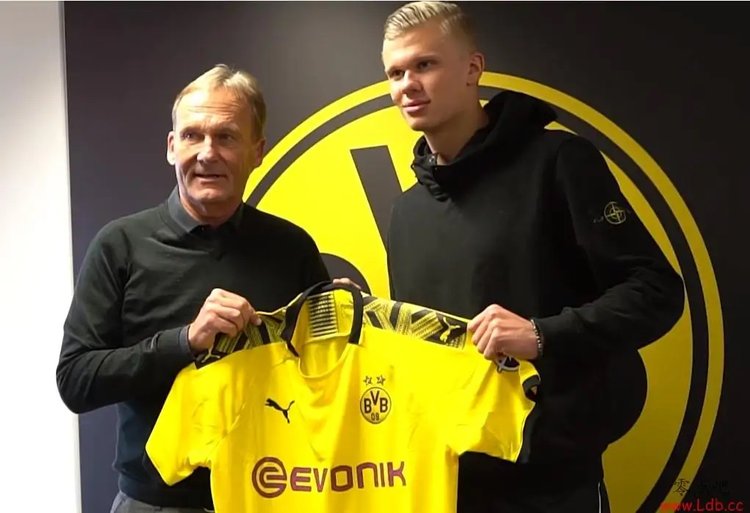 圆梦，在山顶解说解放者杯的男孩获邀与专业解说一起解说秘鲁甲