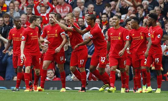 球星晒更衣室照，队内氛围引关注