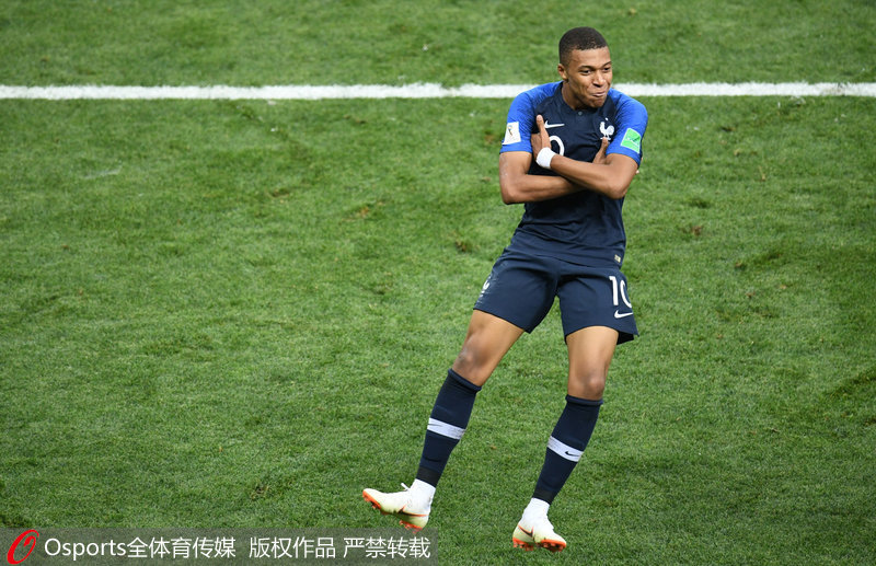 狼队一胜难求，曼联客场不佳！海外情报：狼队0-1曼联（狼队难觅胜绩，曼联客场低迷：海外情报称狼队0-1不敌曼联）