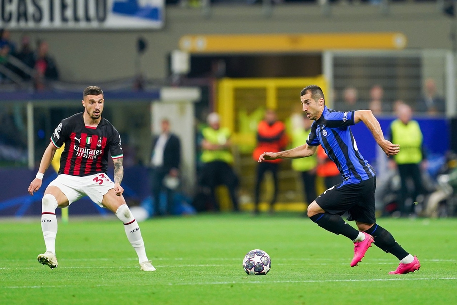 球员C罗先生，完成一次精彩的倒钩破门。