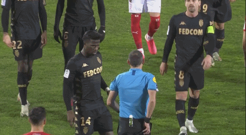 切尔西客场1-3不敌利兹联，终结7场不败，排名跌至第四，利兹联成功跳出降级区。