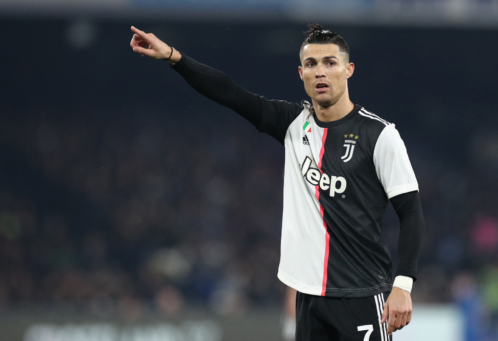 球星连续抢下关键篮板