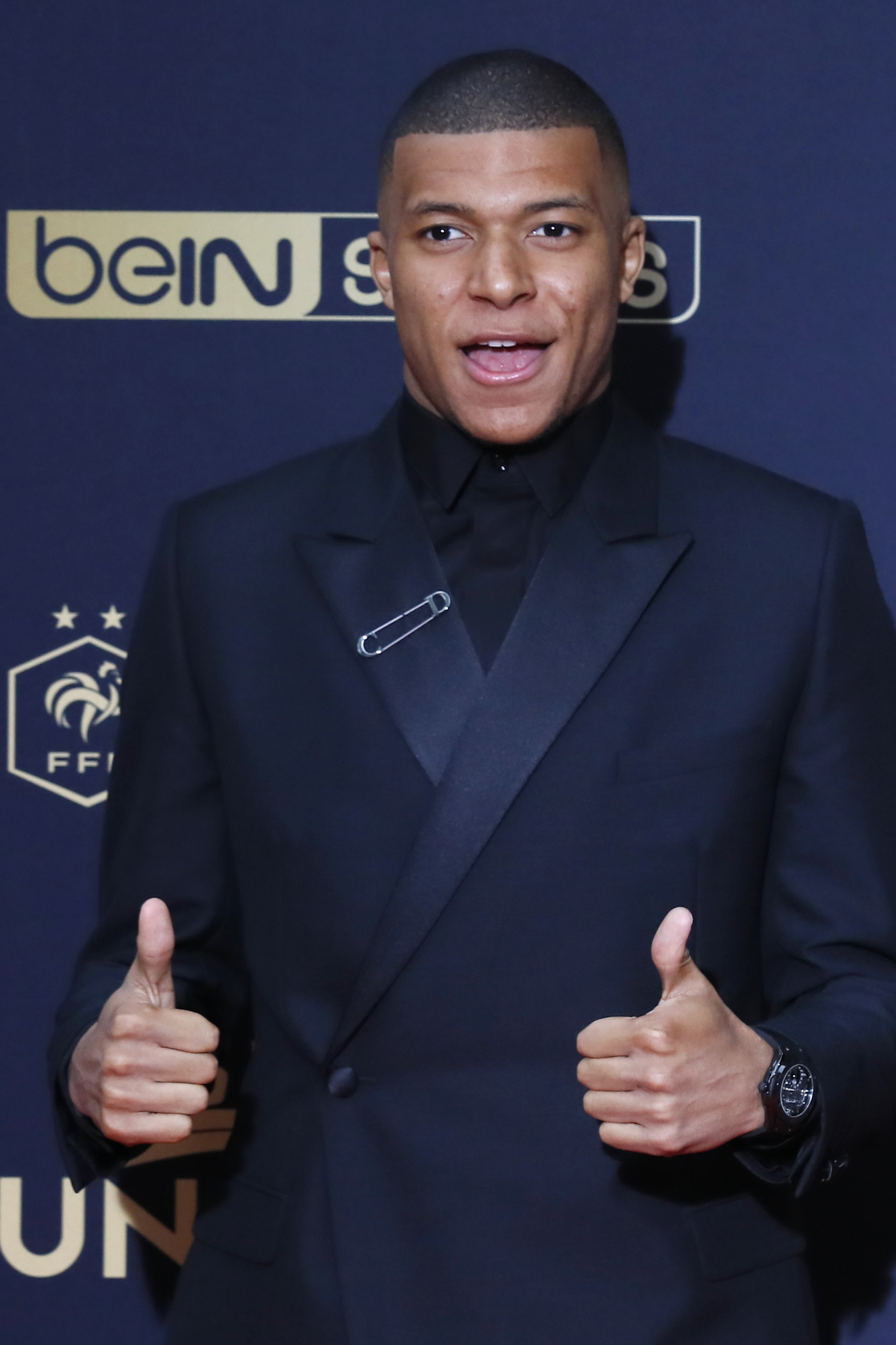 18岁球员15分+2断+2帽场次：弗拉格超越科比&詹姆斯