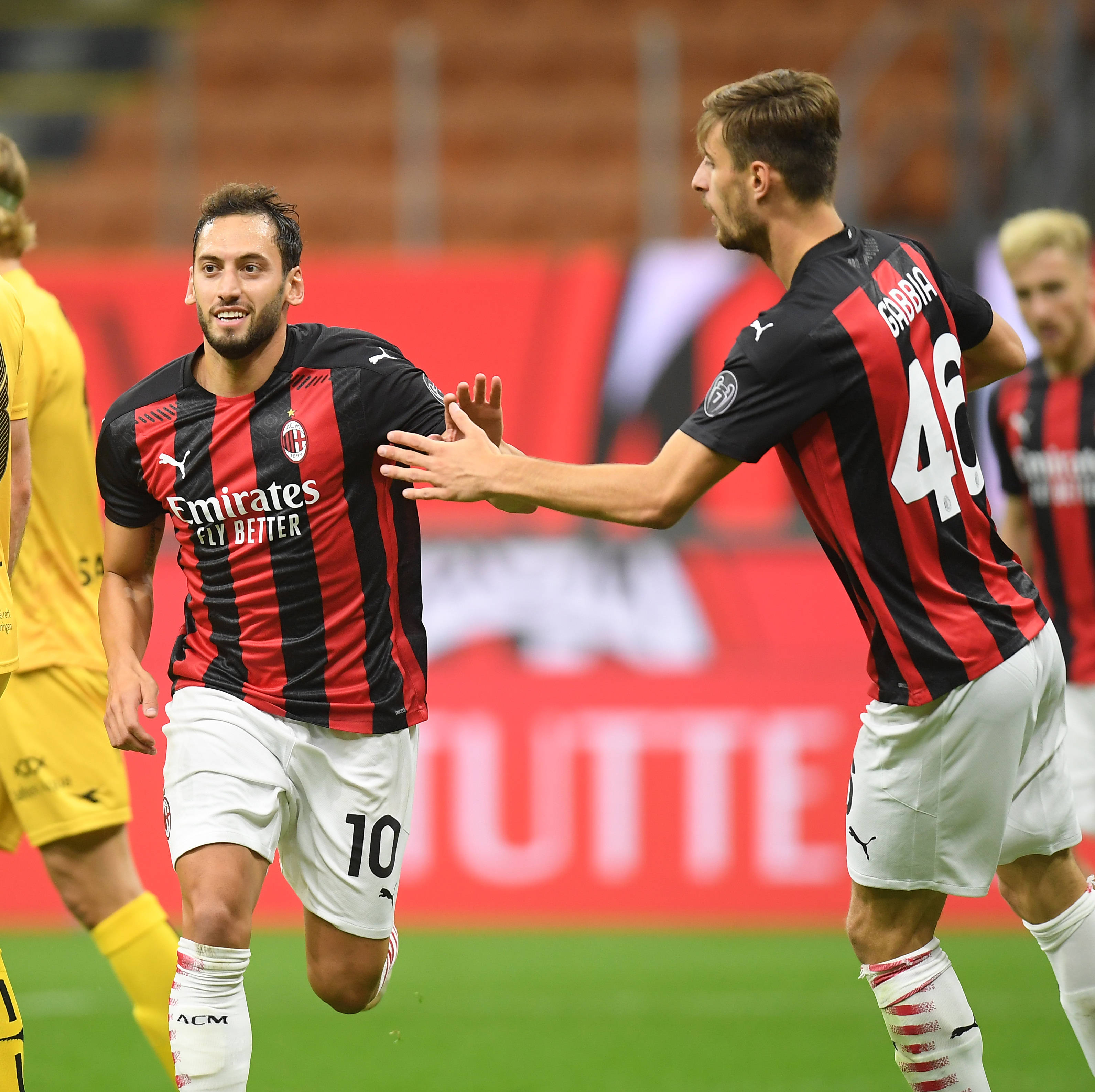 意媒：国米现场考察帕尔马中场贝尔纳韦，考虑让其做恰20替补